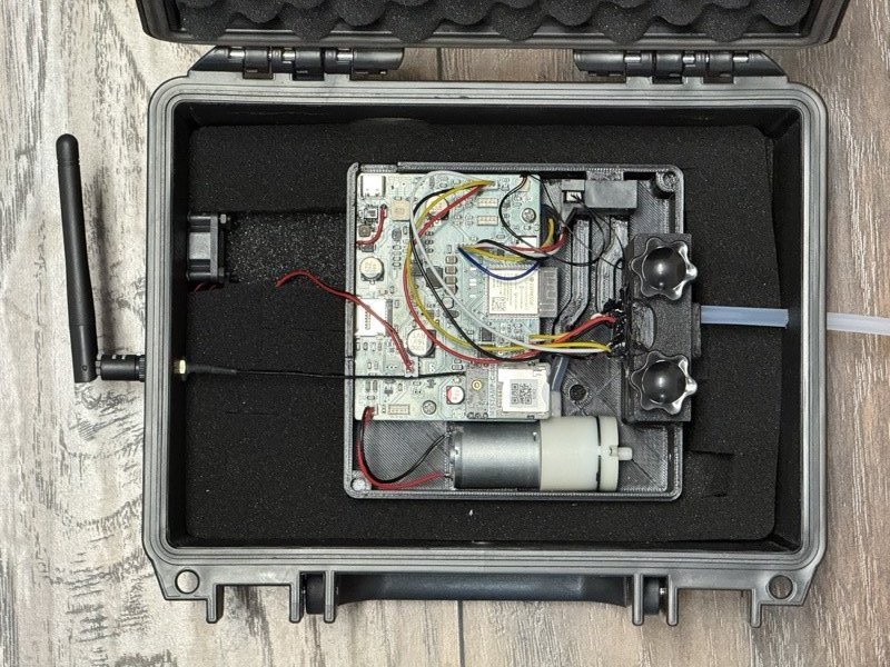 4G antenna attached to the rugged case SMA connector